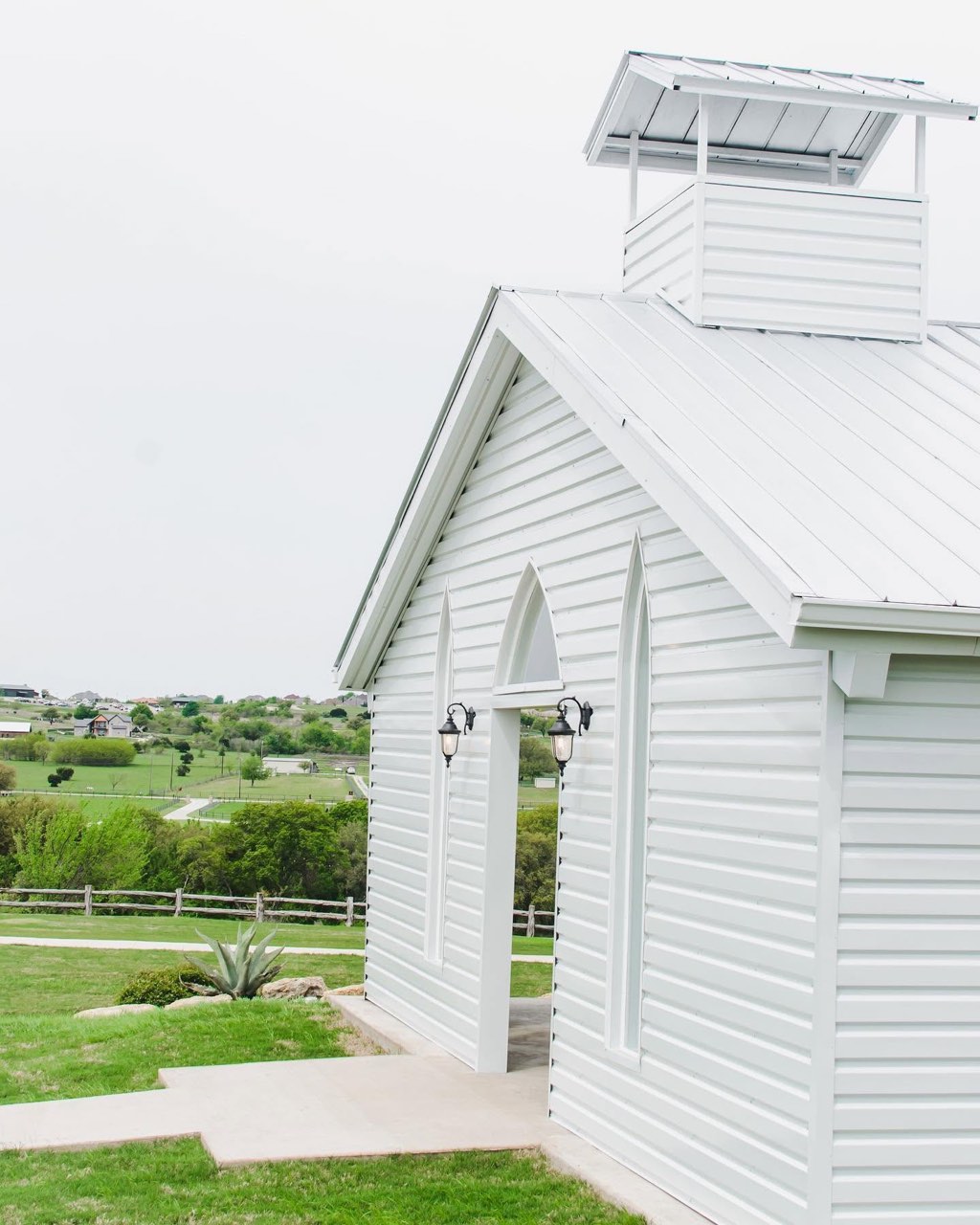 Diamond H3 Ranch open-air chapel wedding, photo 2