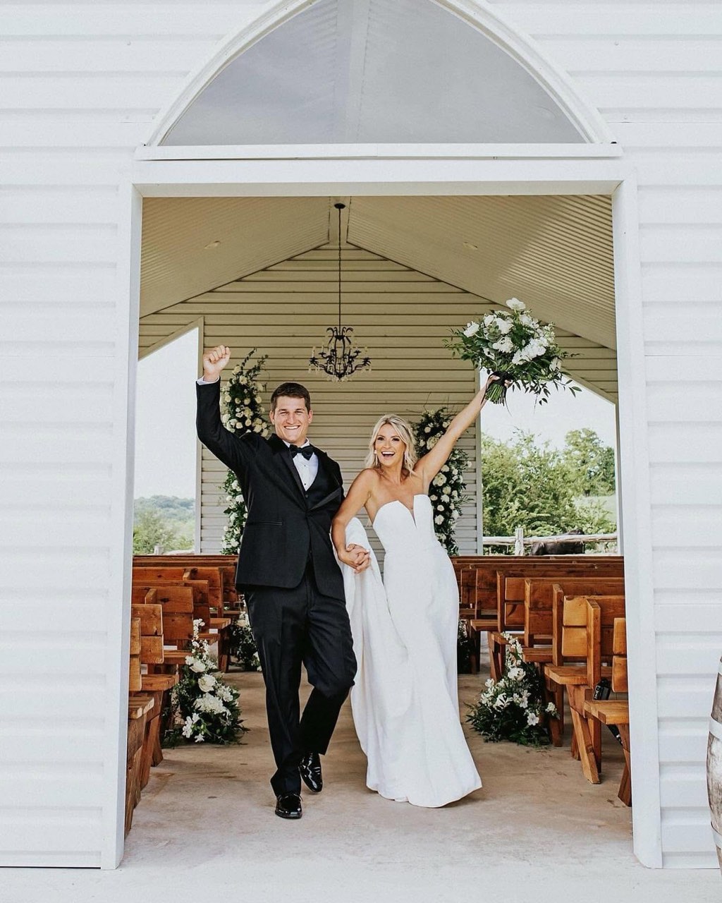 Diamond H3 Ranch open-air chapel wedding, photo 24